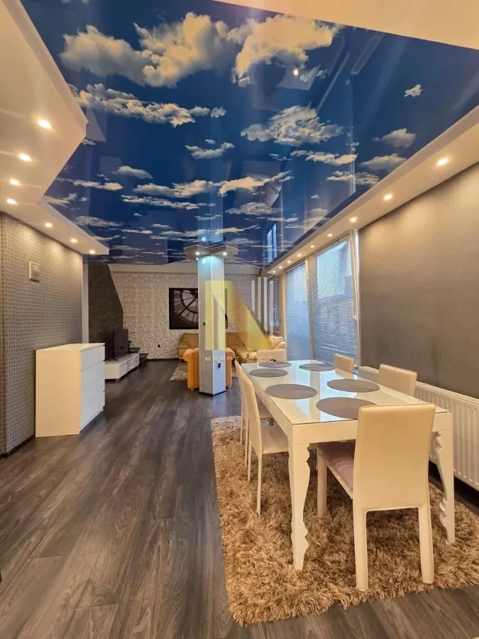Izdavanje, trosoban stan, 86m², Centar, Novi Sad