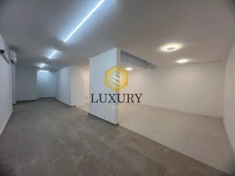 Izdavanje, poslovni prostor, 245m², Blok 5, Podgorica - image 11