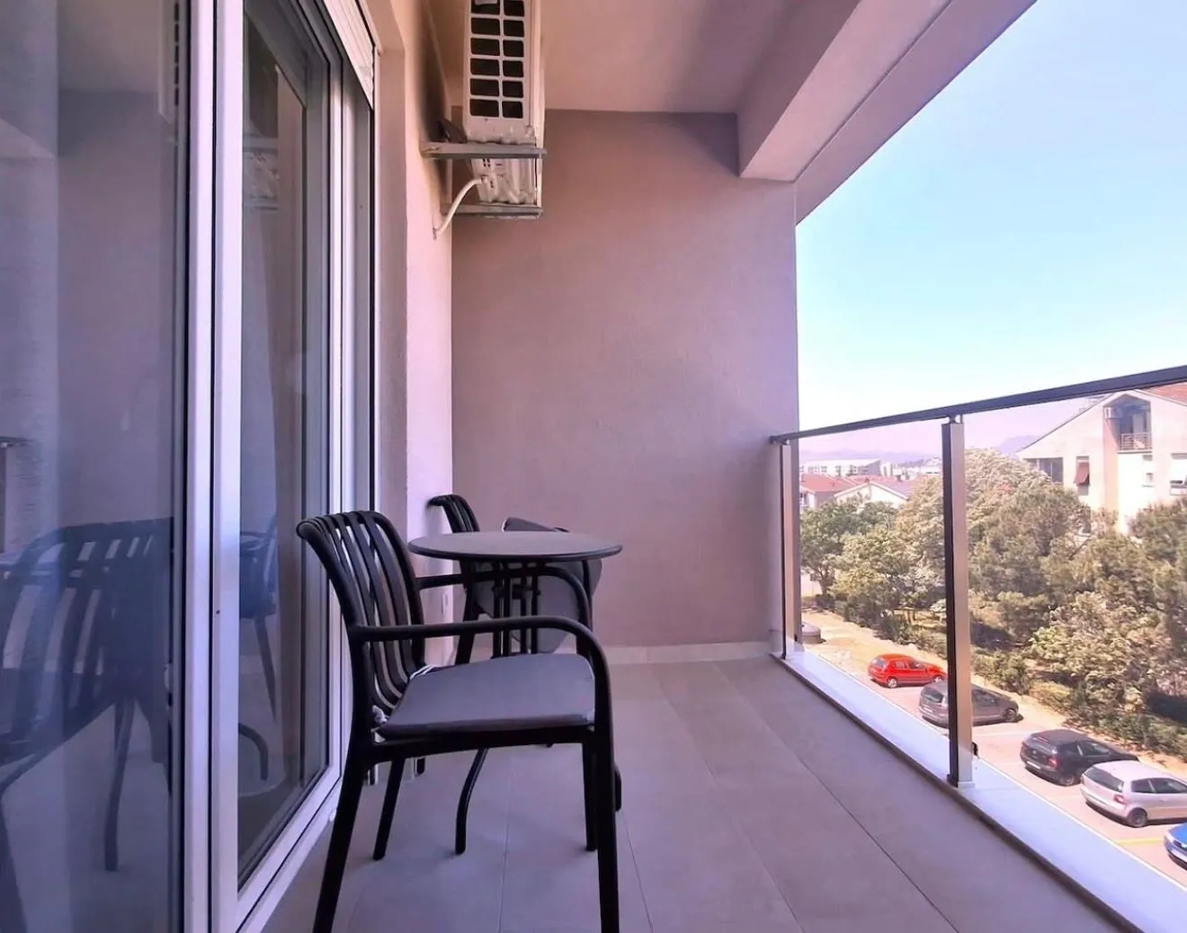 Izdavanje, jednosoban stan, 46m², Stari Aerodrom, Podgorica