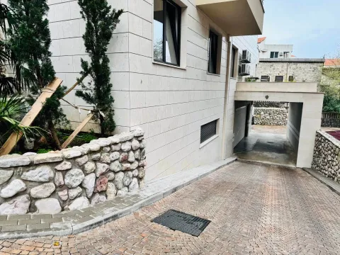 Sale, two bedroom apartment, 52m², Bečići, Budva - image 2