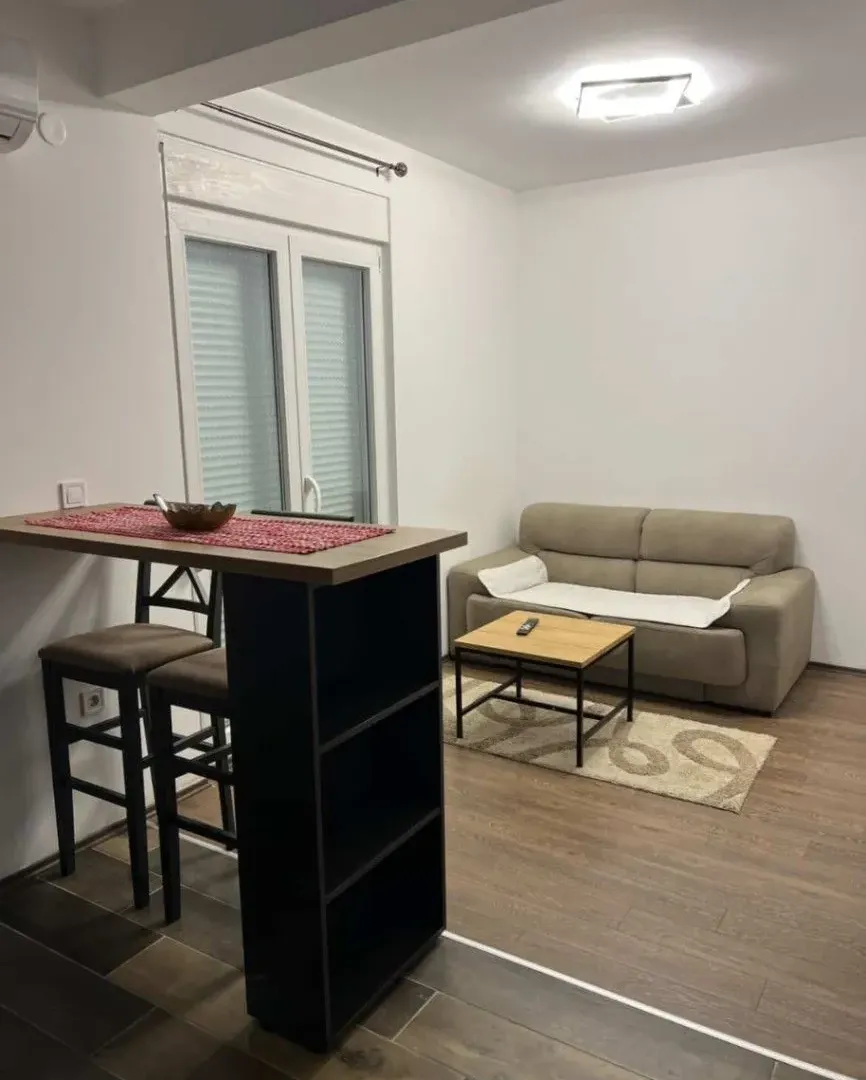 Izdavanje, jednosoban stan, 36m², Budva, Crna Gora