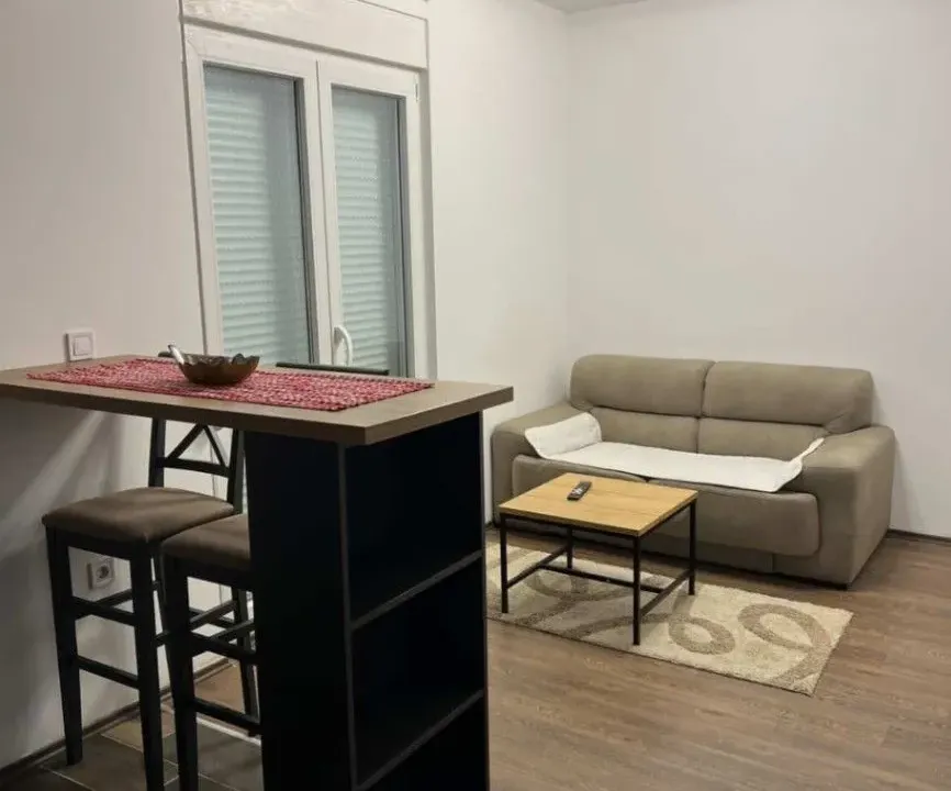 Izdavanje, jednosoban stan, 36m², Budva, Crna Gora