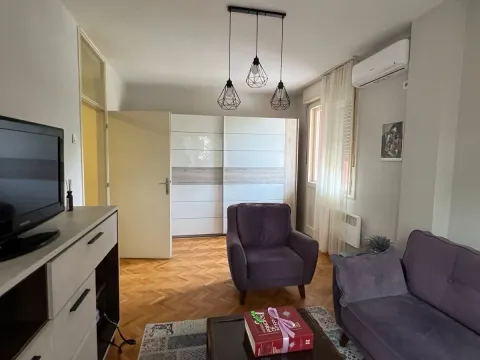 Izdavanje, jednosoban stan, 47m², Preko Morače, Podgorica - image 1