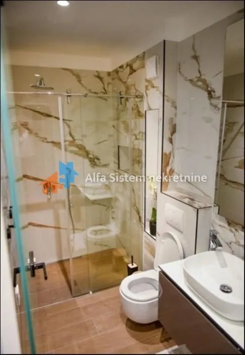 Izdavanje, trosoban stan, 74m², Stari Grad, Beograd