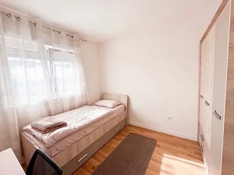 Izdavanje, dvosoban stan, 60m², Pobrežje, Podgorica - image 7