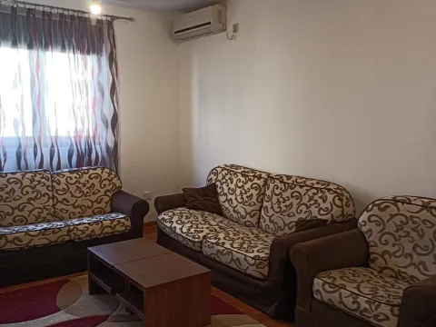 Izdavanje, jednosoban stan, 45m², Stari Aerodrom, Podgorica - image 1