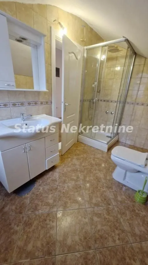 Prodaja, kuća, 338m², Sremska Kamenica, Petrovaradin