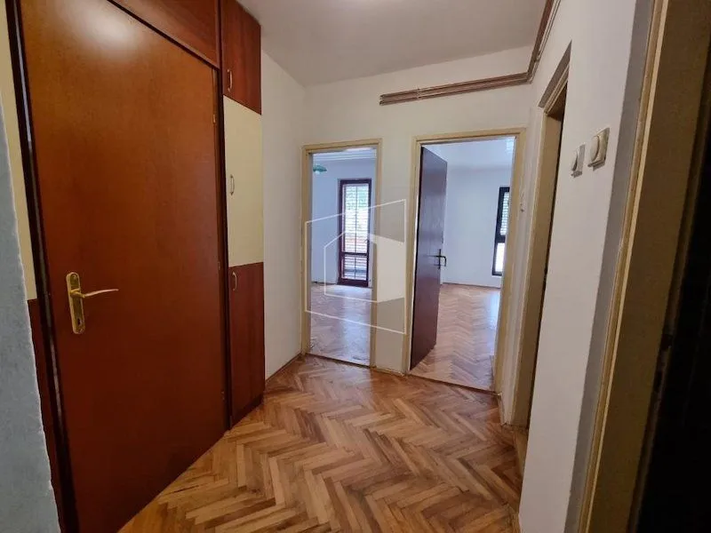Prodaja, stan, 90m², Cetinje, Crna Gora