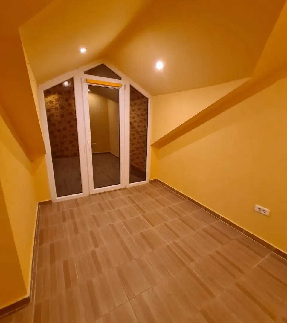 Izdavanje, trosoban stan, 110m², Podgorica, Crna Gora