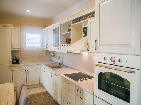 Sale, two bedroom apartment, 90m², Tivat, Crna Gora - image 5