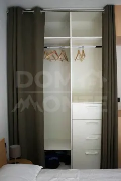 Spavaća soba sa ugradnim plakarom i bračnim krevetom. - image 7
