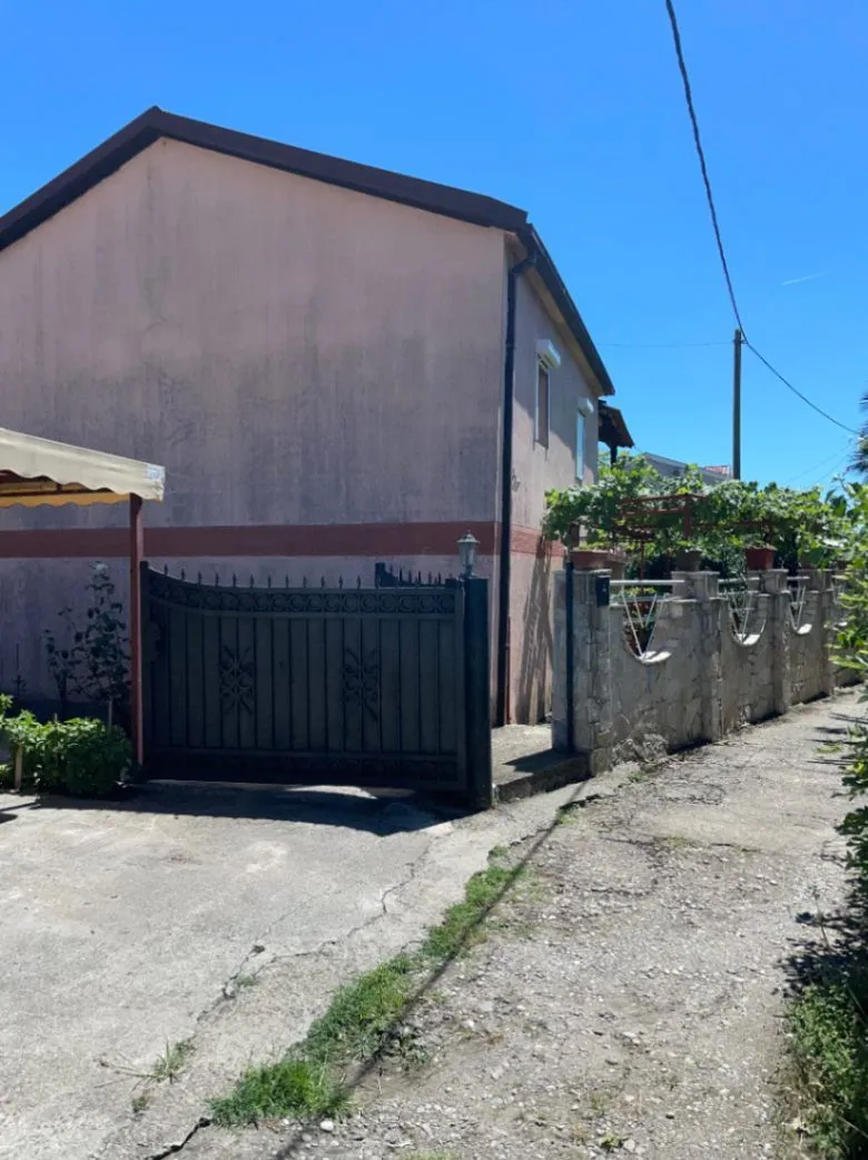 Rent, house, 100m², Gornja Gorica, Podgorica