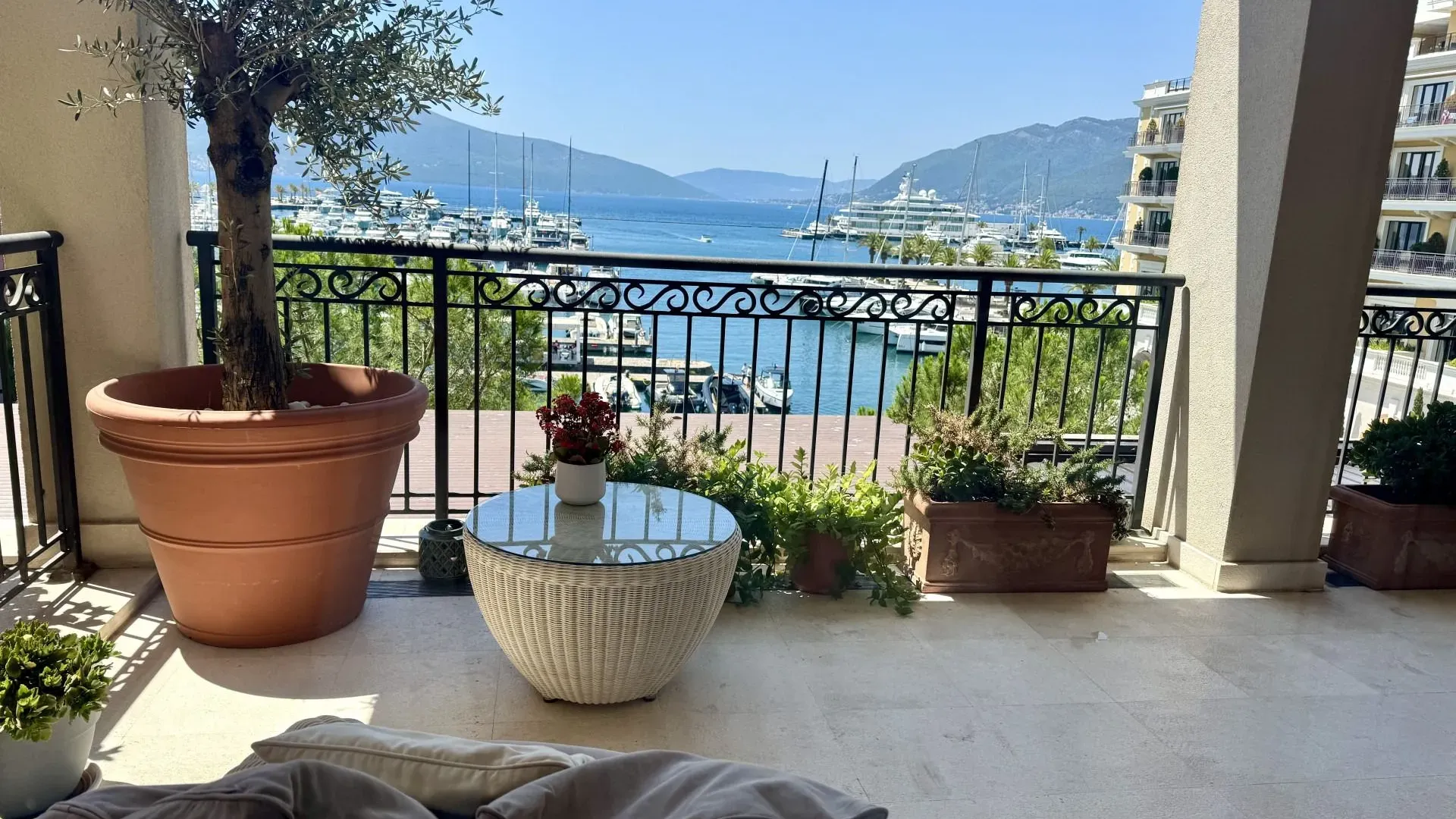 Rent, four bedroom apartment, 228m², Porto Montenegro, Tivat