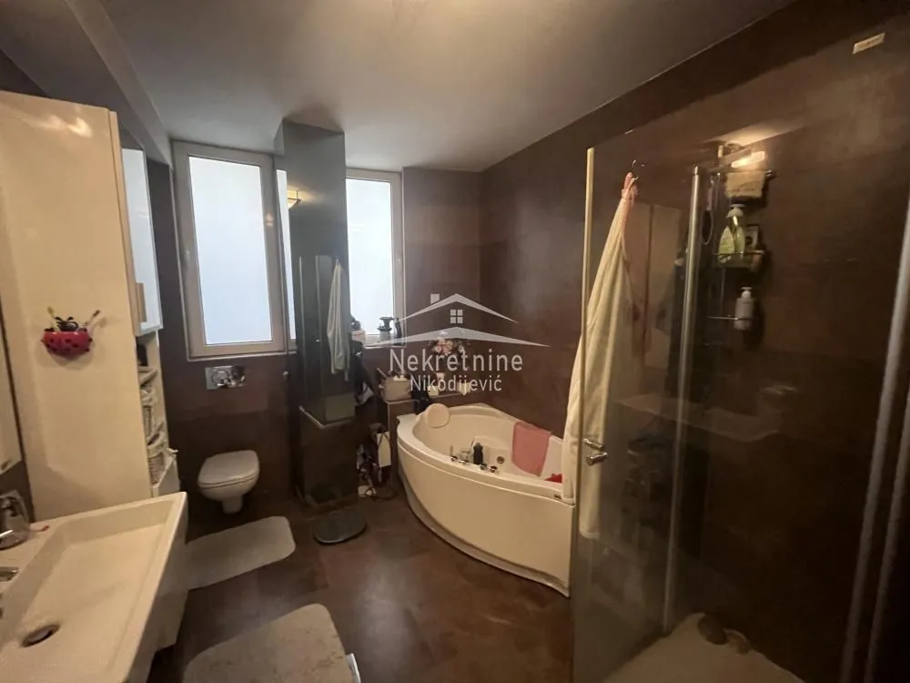 Sale, four bedroom apartment, 167m², Vračar Sve Podlokacije, Beograd