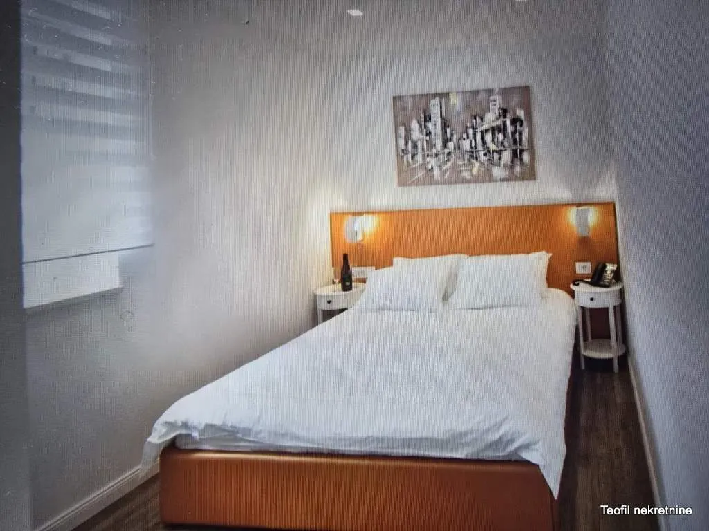 Izdavanje, poslovni prostor, 800m², Ruma, Srbija
