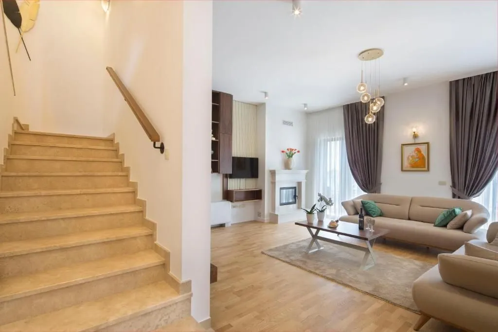 Sale, house, 320m², Lapčići, Budva