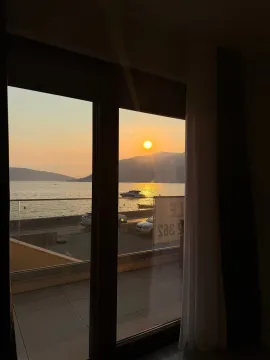 Pogled na more i zalazak sunca sa terase. - image 17