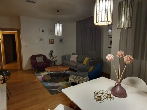 Izdavanje, dvosoban stan, 60m², Blok 6, Podgorica - image 12