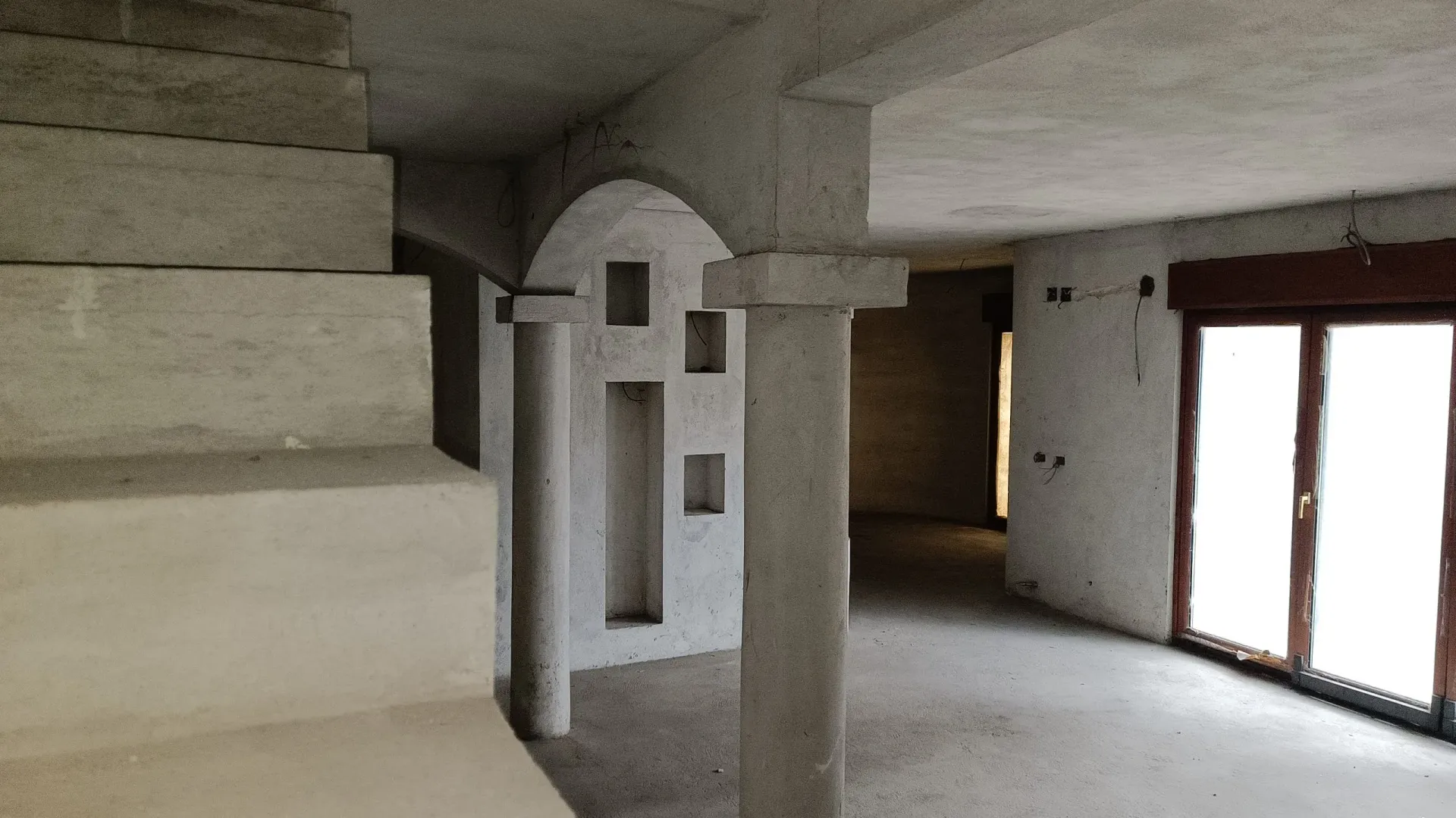 Prodaja, kuća, 381m², Momišići, Podgorica