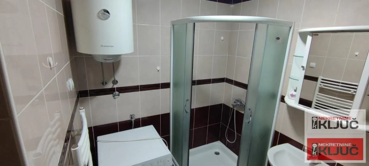 Izdavanje, garsonjera, 31m², Bulevar Oslobodjenja, Novi Sad Sve Podlokacije