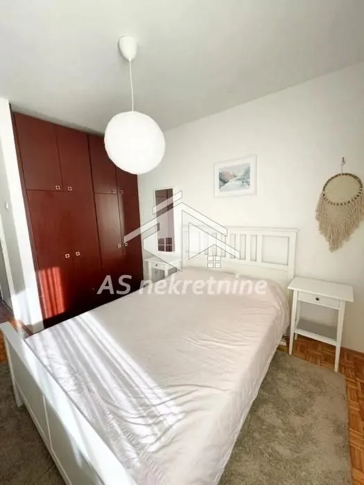 Rent, four bedroom apartment, 93m², Cvetni Trg, Vračar Sve Podlokacije