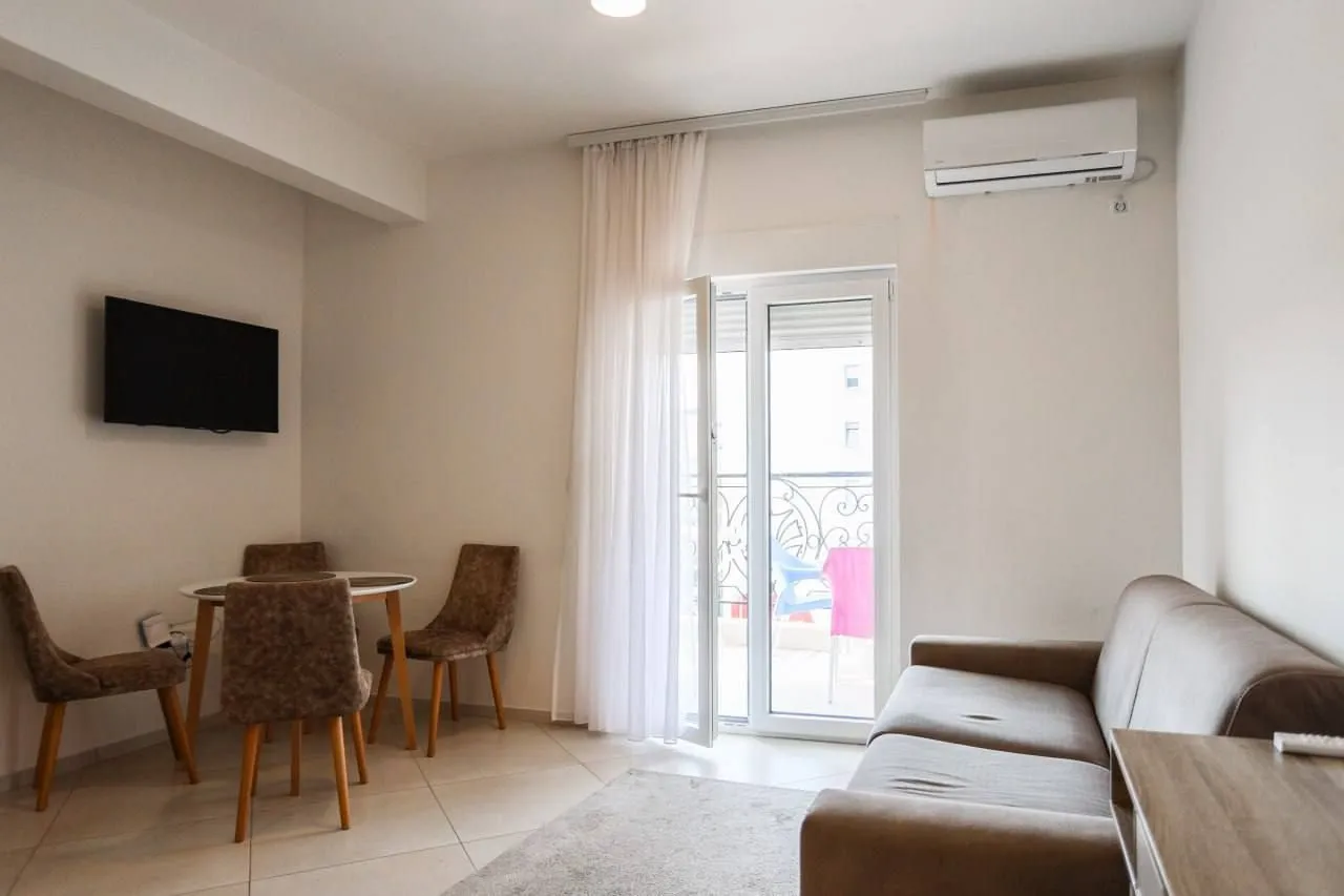 Rent, one bedroom apartment, 45m², Bečići, Budva