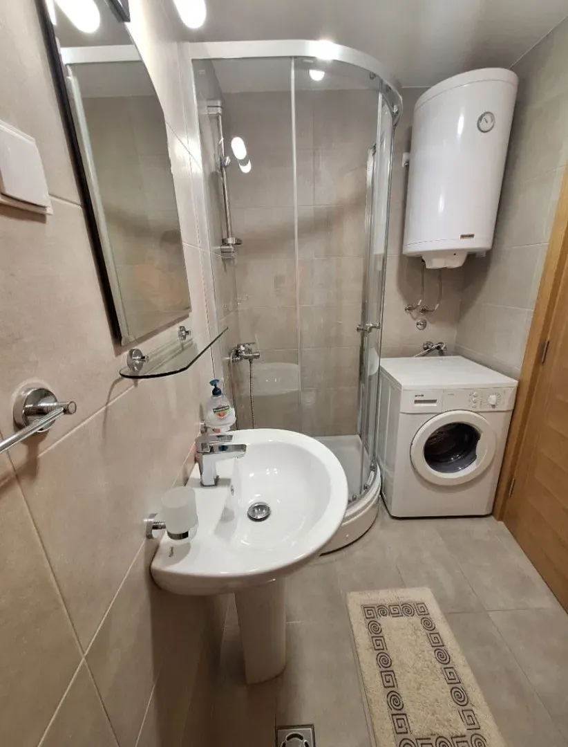Izdavanje, jednosoban stan, 45m², Stari Aerodrom, Podgorica