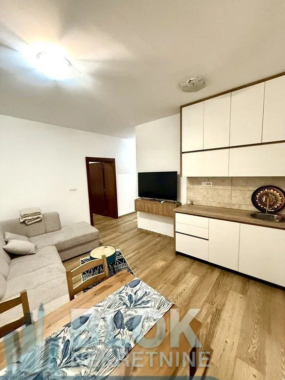 Izdavanje, dvosoban stan, 70m², Centar, Podgorica