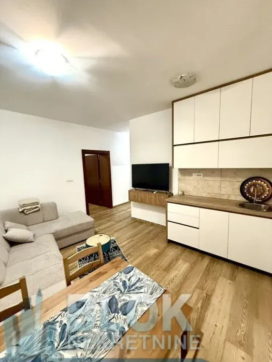 Izdavanje, dvosoban stan, 70m², Centar, Podgorica