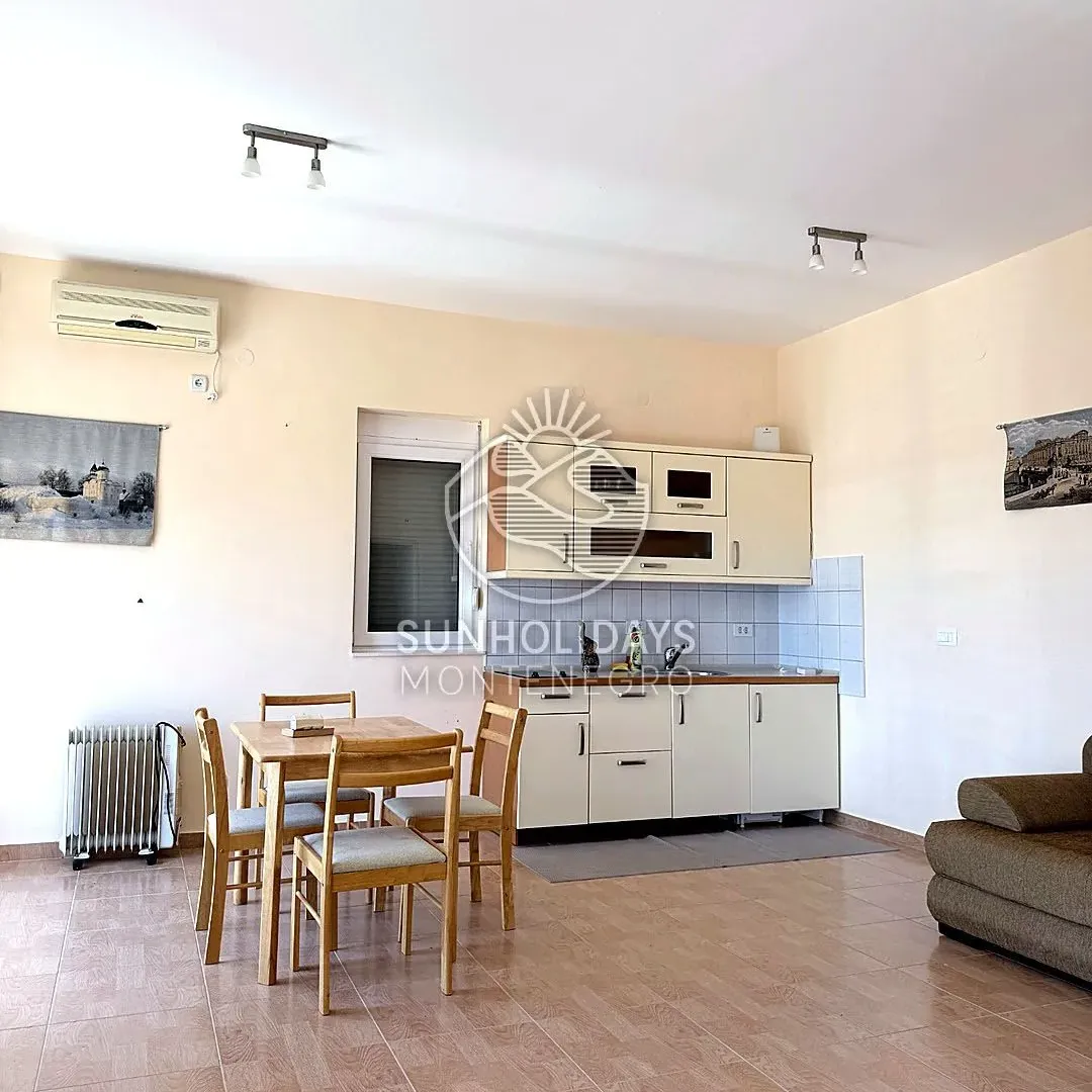 Prodaja, kuća, 390m², Zagrađe, Bar