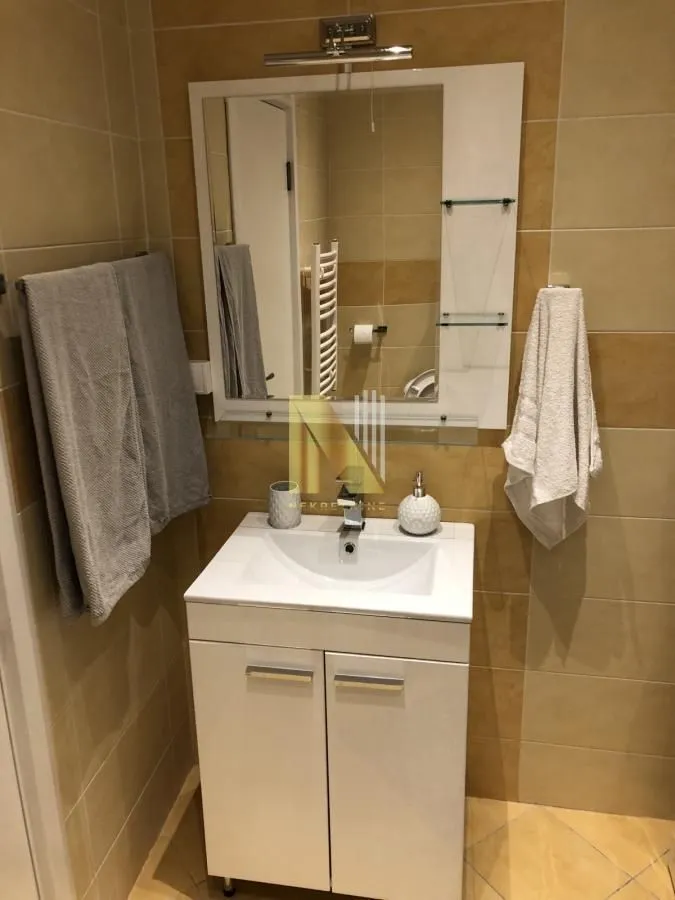 Izdavanje, dvosoban stan, 40m², Grbavica, Novi Sad Sve Podlokacije