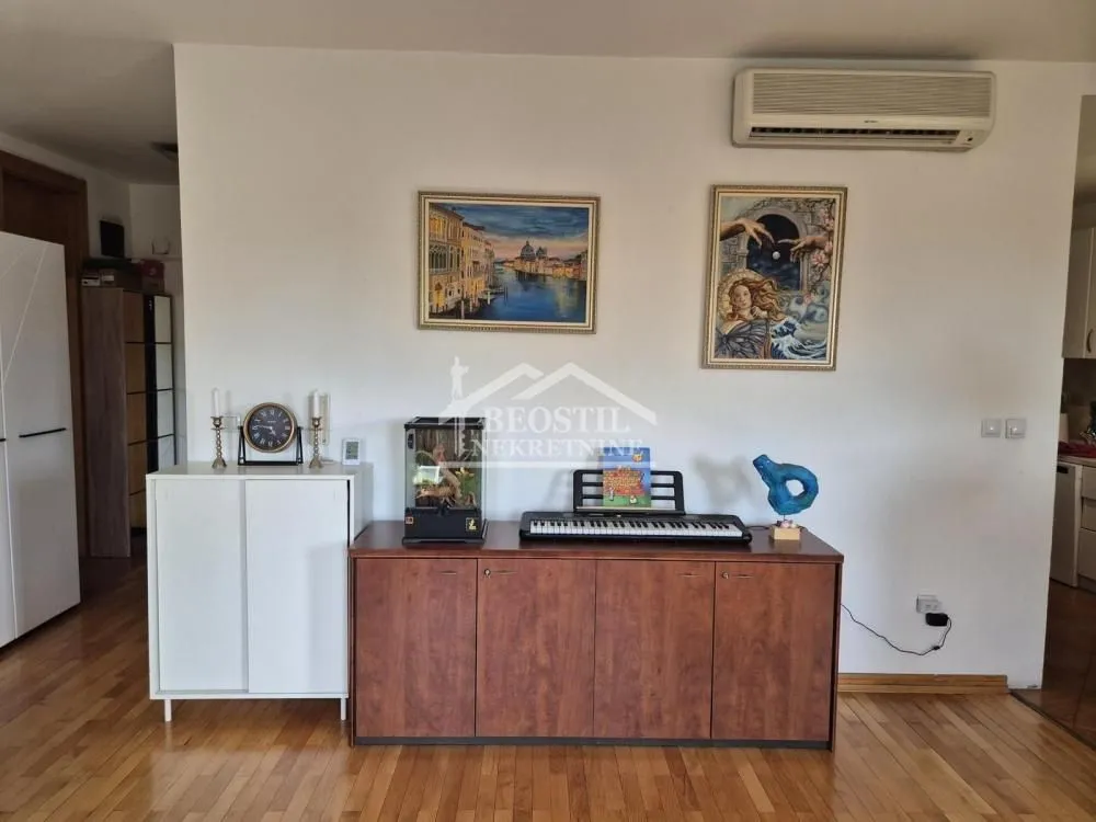 Rent, four bedroom apartment, 108m², Palilula Sve Podlokacije, Beograd