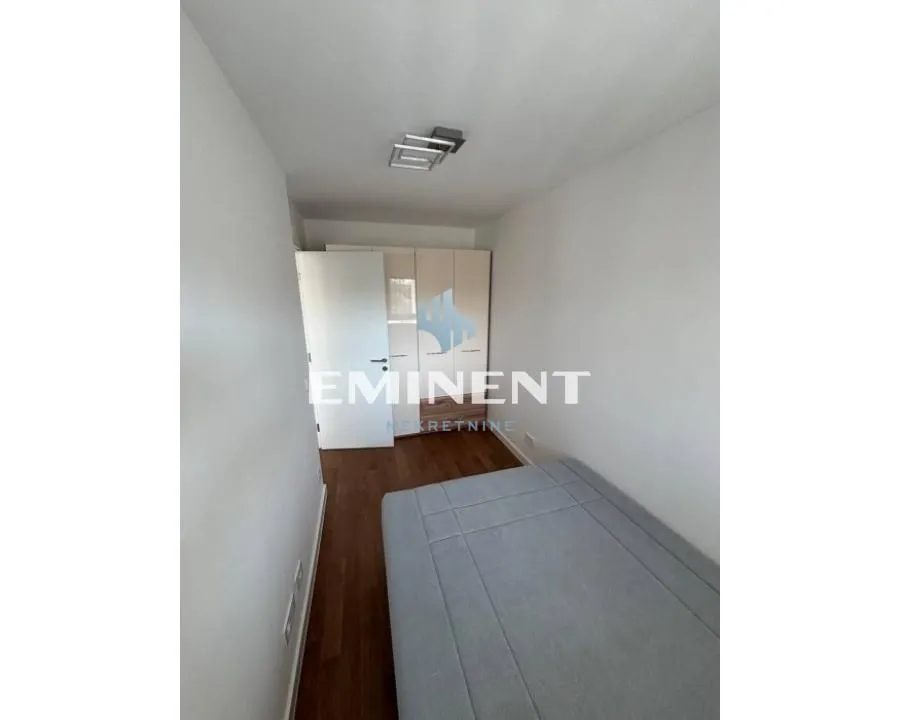 Izdavanje, dvosoban stan, 45m², Zemun Gornji Grad, Zemun Sve Podlokacije