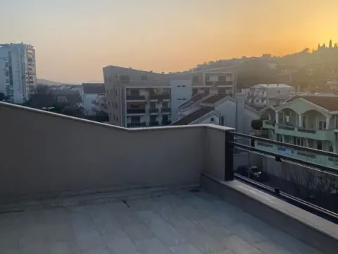 Izdavanje, četvorosoban stan, 120m², Momišići, Podgorica - image 7