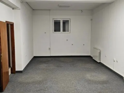 Izdavanje, kuća, 360m², Momišići, Podgorica - image 3