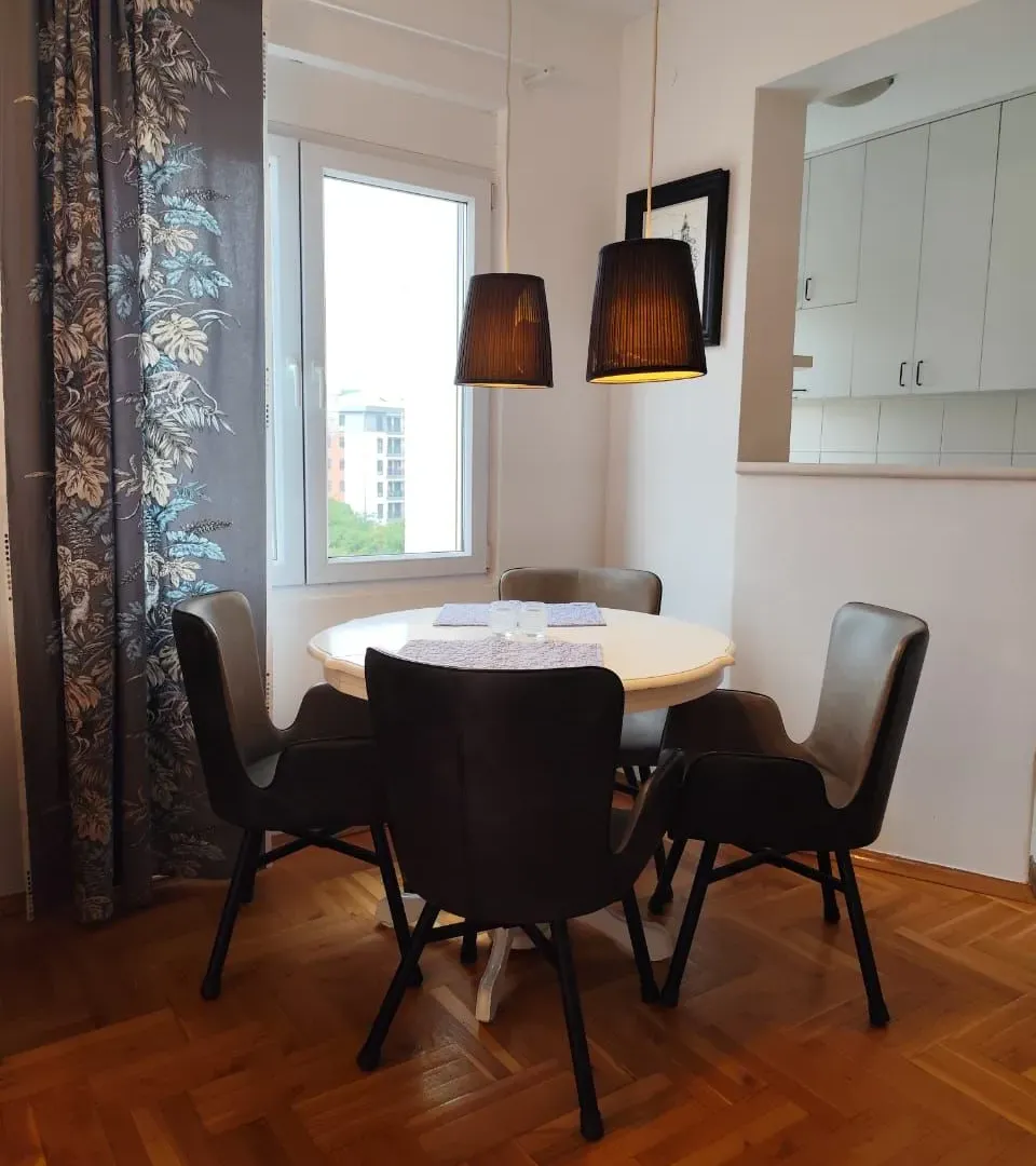 Izdavanje, dvosoban stan, 75m², Preko Morače, Podgorica