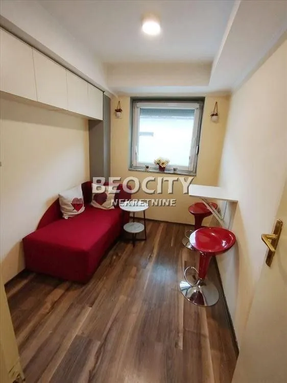 Prodaja, dvosoban stan, 22m², Centar, Novi Sad