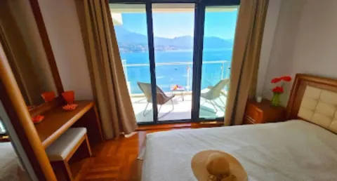 Izdavanje, dvosoban stan, 60m², Njivice, Herceg Novi - image 9