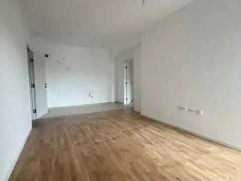 Prodaja, trosoban stan, 83m², Stari Aerodrom, Podgorica - image 7