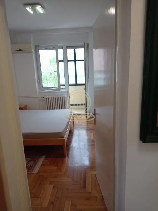 Izdavanje, trosoban stan, 82m², Centar, Novi Sad