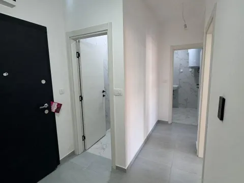 Izdavanje, dvosoban stan, 65m², Stari Aerodrom, Podgorica - image 4