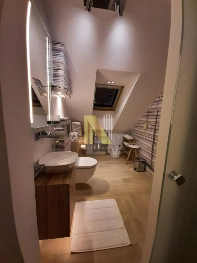 Prodaja, četvorosoban stan, 176m², Centar, Novi Sad