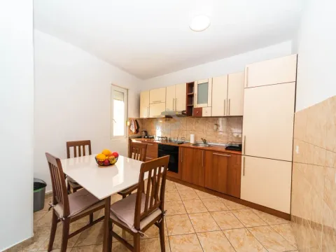 Izdavanje, jednosoban stan, 55m², Momišići, Podgorica - image 4