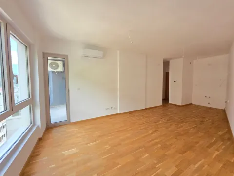 Sale, one bedroom apartment, 45m², Bečići, Budva - image 2