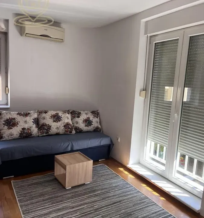 Izdavanje, dvosoban stan, 52m², Novi Sad, Srbija