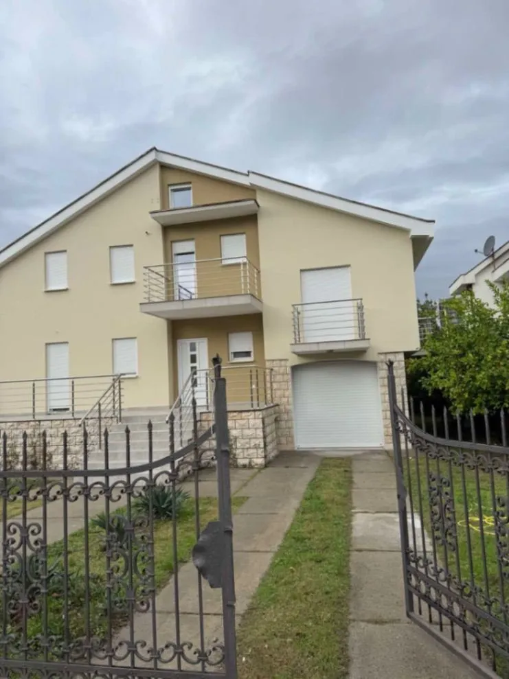 Izdavanje, kuća, 500m², Stari Aerodrom, Podgorica