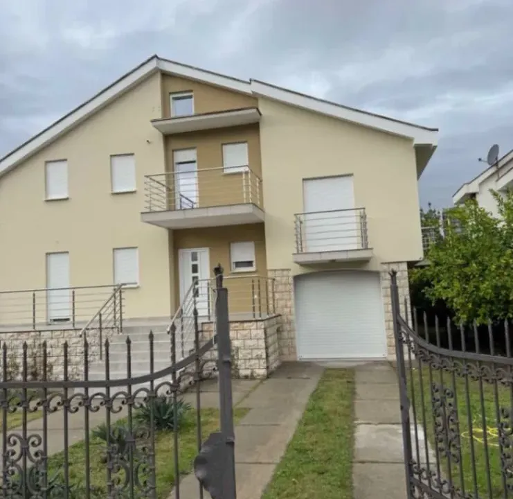 Rent, house, 500m², Stari Aerodrom, Podgorica