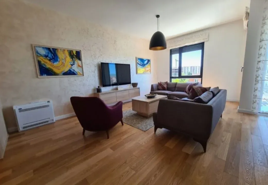 Izdavanje, trosoban stan, 95m², City Kvart, Podgorica