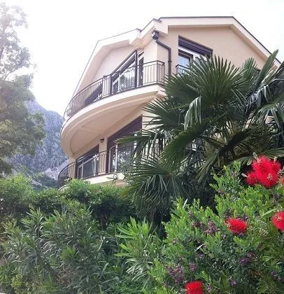 Prodaja, trosoban stan, 101m², Orahovac, Kotor