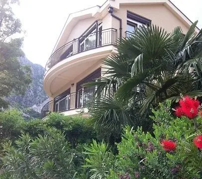 Prodaja, trosoban stan, 101m², Orahovac, Kotor - image 19